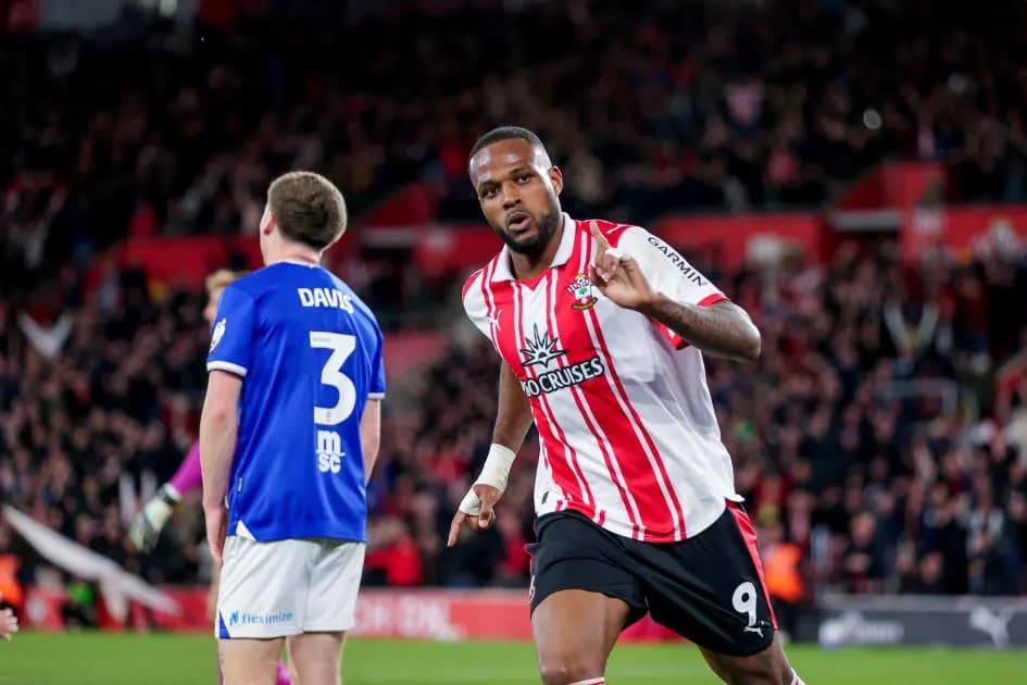 Southampton complete permanent transfer of striker Cyle Larin