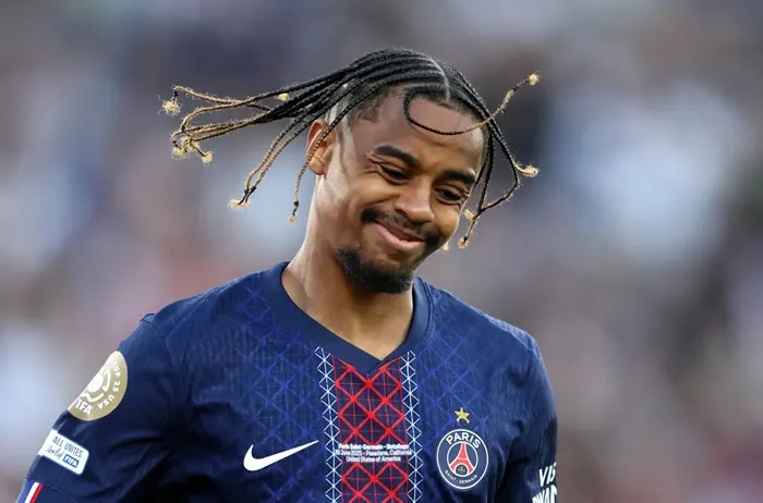 Chris Waddle conseille à Bradley Barcola de choisir Liverpool plutôt qu'Arsenal
