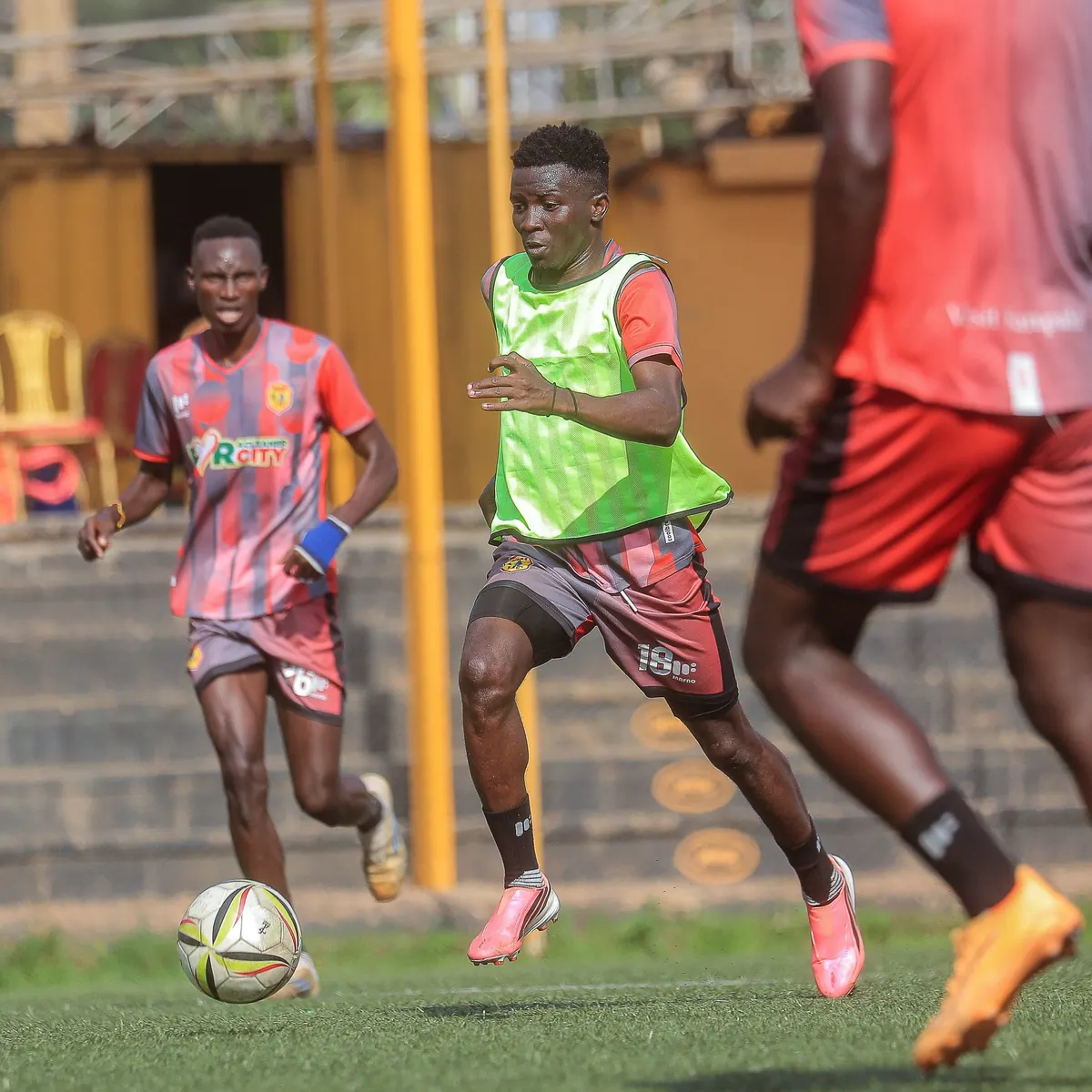 إبراهيم كاسولي ينضم إلى KCCA في صفقة انتقال بارزة لخط الوسط