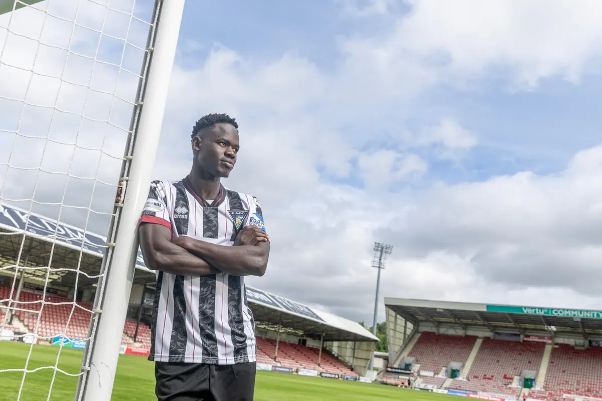 Oyirwoth marque pour ses débuts avec Dunfermline, battu 2-1 en Premier Sports Cup