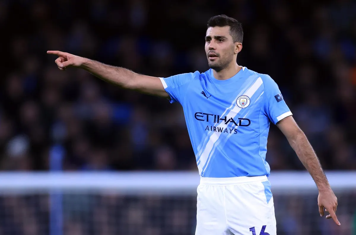 Le FC Barcelone intensifie sa poursuite pour Rodri après le refus de City face à une offre de 38,5m £