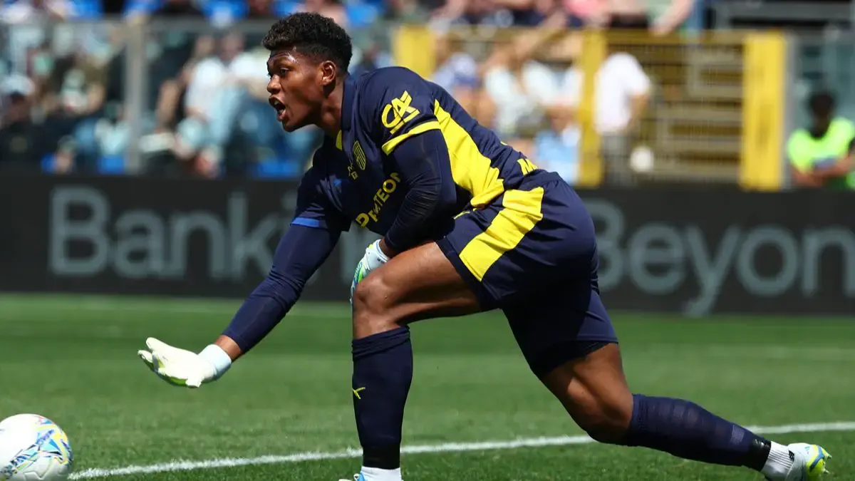 Zion Suzuki passe sa visite médicale à Aston Villa avant son transfert depuis Parma