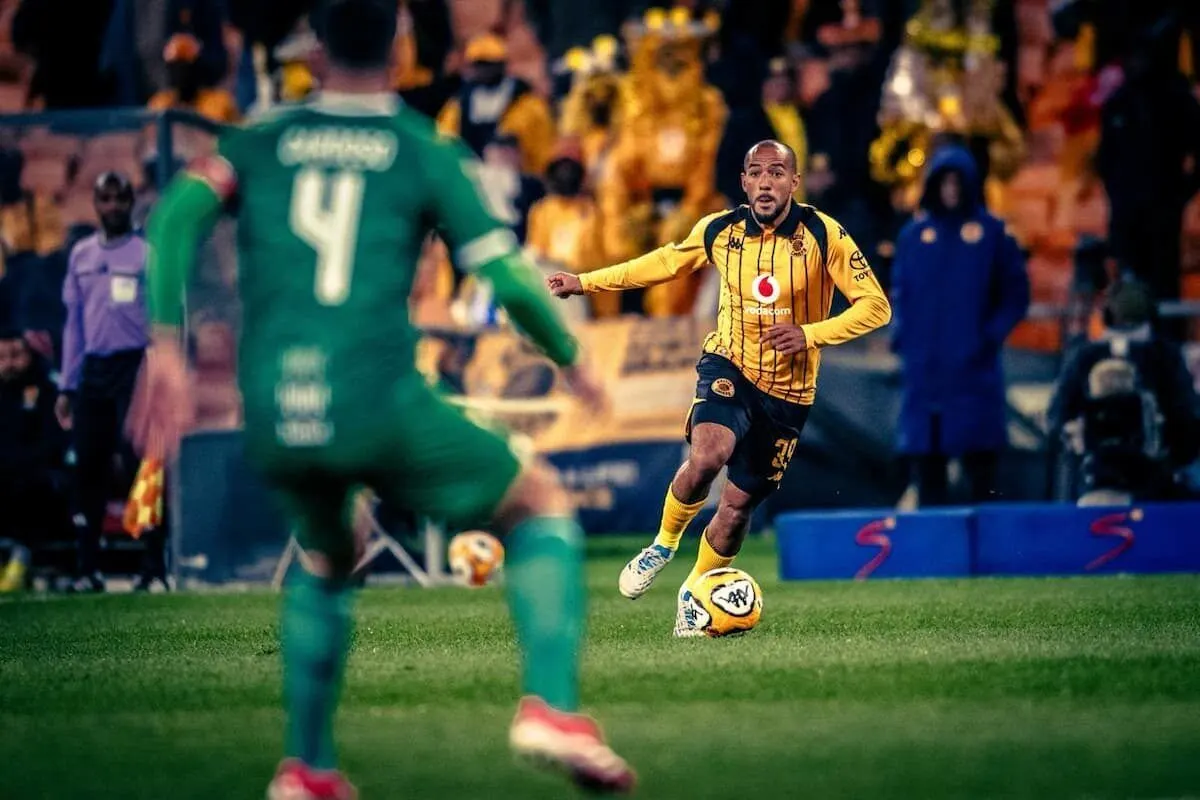 Kaizer Chiefs يستضيف Mamelodi Sundowns على ملعب FNB Stadium يوم السبت
