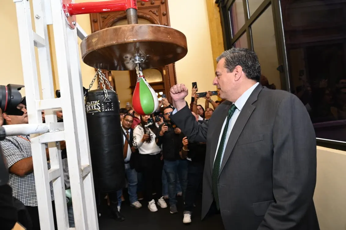قصر البريد في مكسيكو سيتي يفتتح معرض «فيردي إي أورو» للملاكمة
