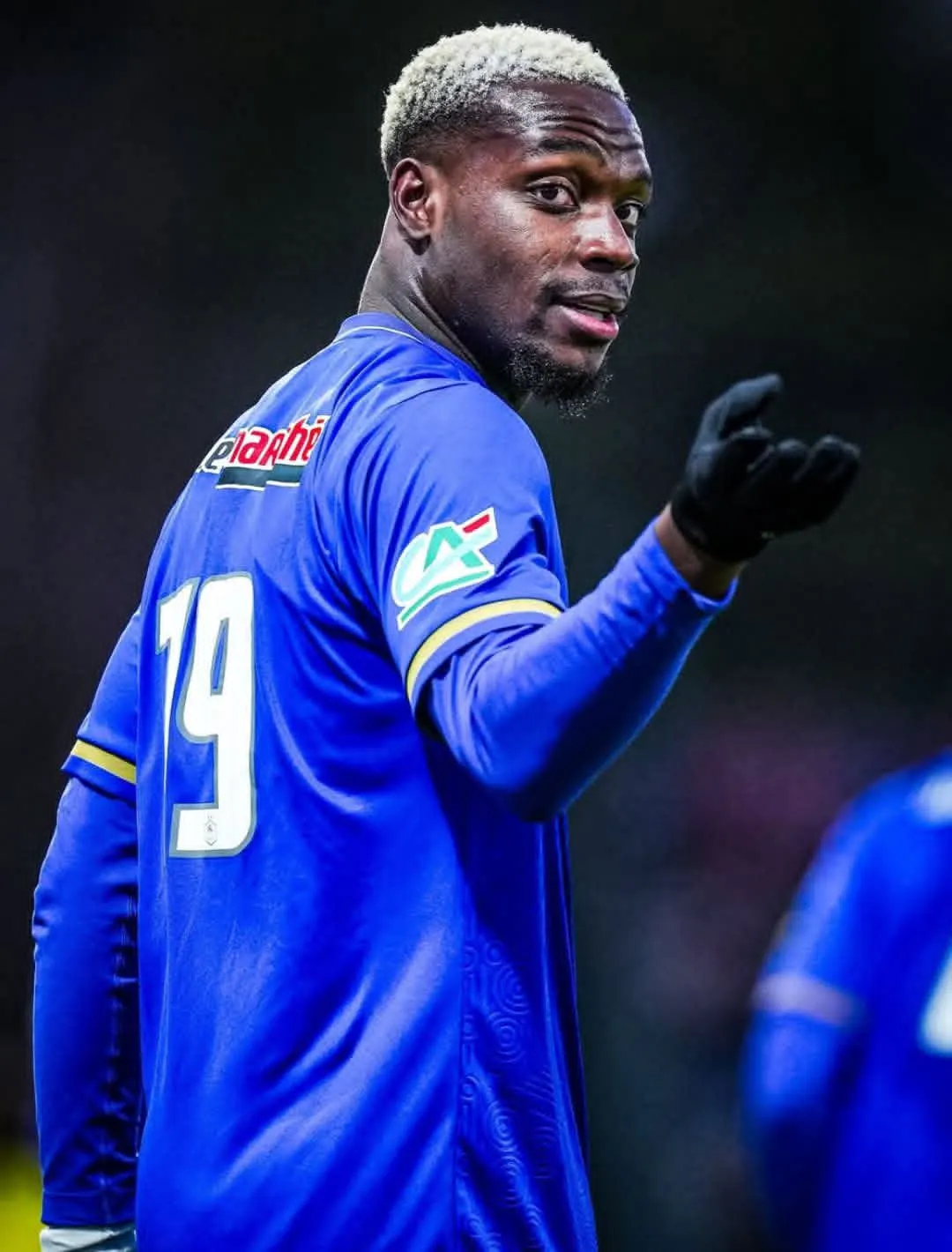 Séville relance sa tentative pour l’attaquant nigérian George Ilenikhena d’Al Ittihad