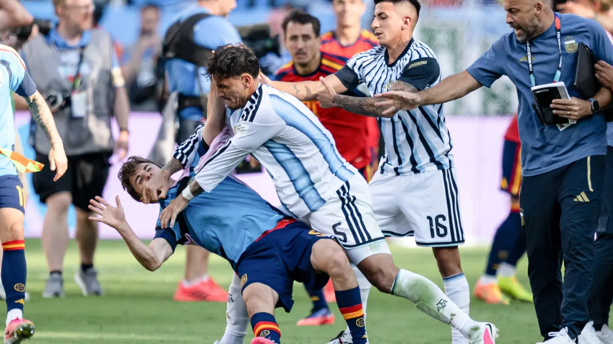 La FIFA suspend Paredes pour 10 matches après la finale 1-0 de la Coupe du monde 2026 entre l’Argentine et l’Espagne