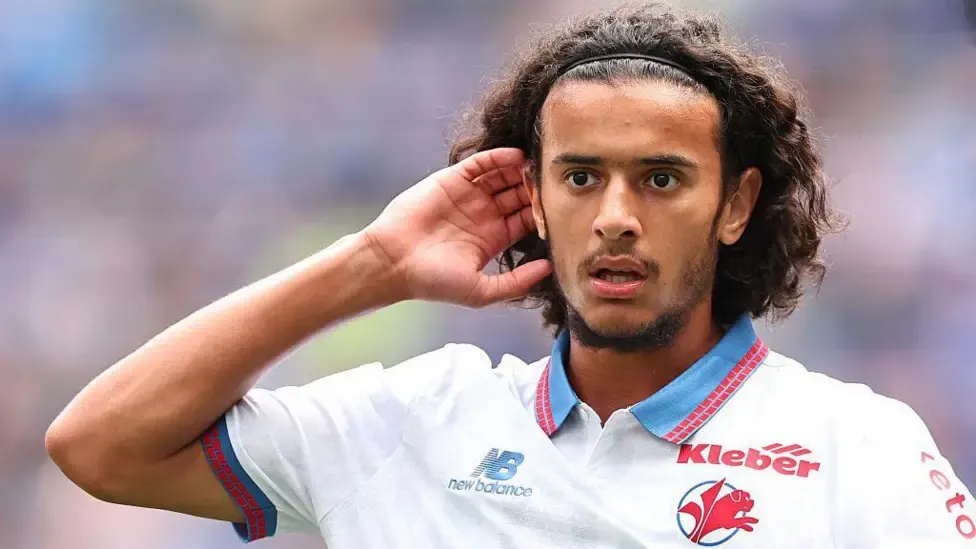 La pépite de 18 ans de Lille, Ayyoub Bouaddi, se dirige vers Manchester City pour £86m