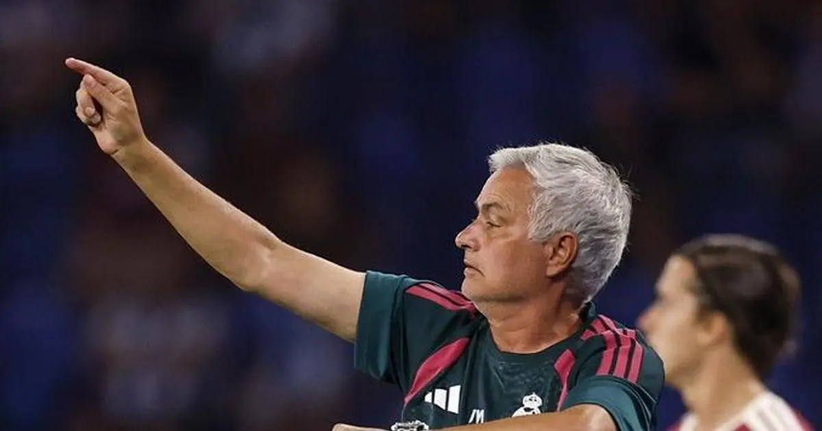 جمهور ريال مدريد ينتفض ضد مورينيو رغم الفوز باللقب