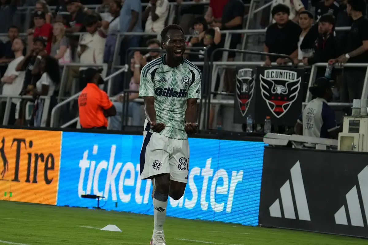 الحسن يوسف يسجل أول ثلاثية في مسيرته خلال فوز نيو إنجلاند ريفولوشن 3-0