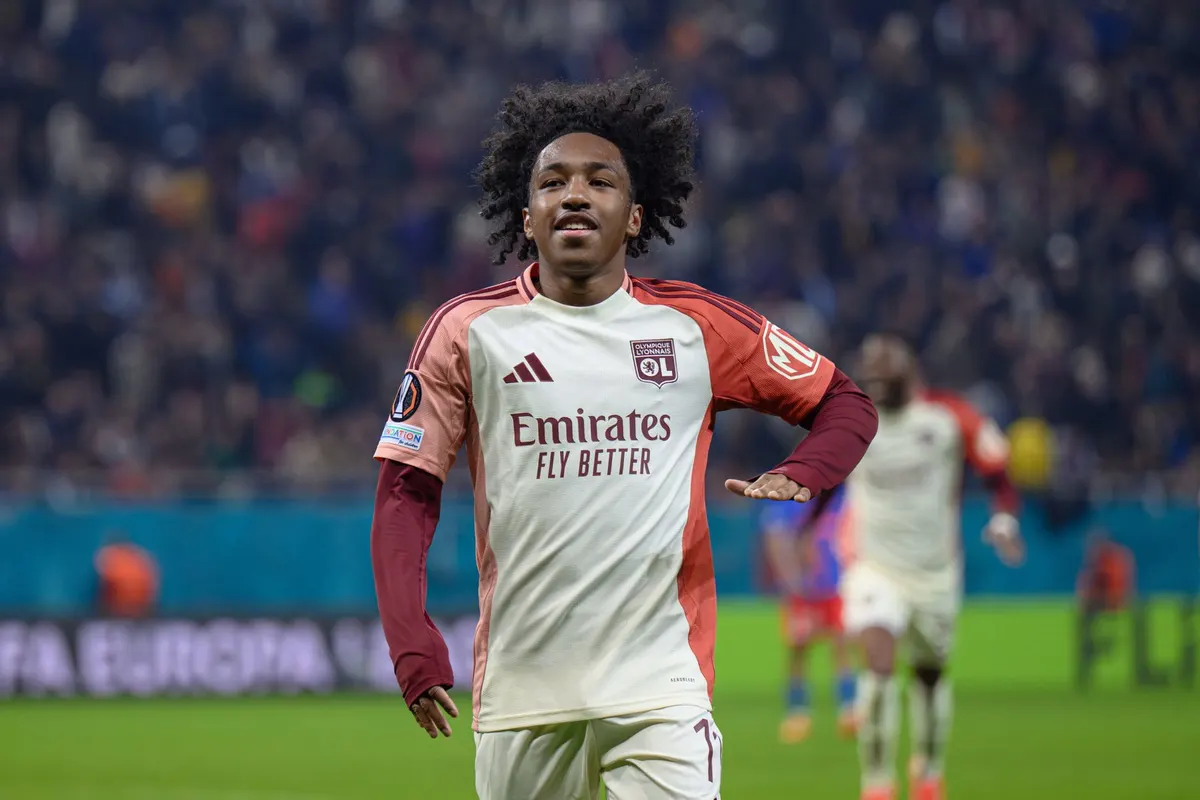 مالك فوفانا ينضم إلى سندرلاند بعد يوم أخير درامي في الدوري الإنجليزي الممتاز