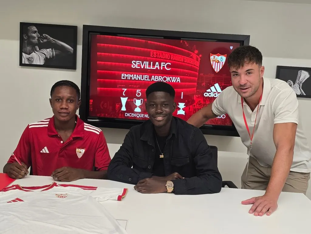 Sevilla présente le prodige ghanéen Emmanuel Abrokwa, engagé pour trois ans