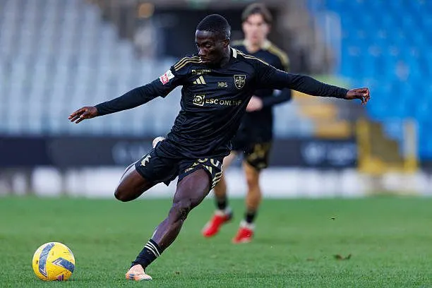 Ofori en difficulté lors de la victoire 7-0 de Benfica contre Casa Pia en Primeira Liga