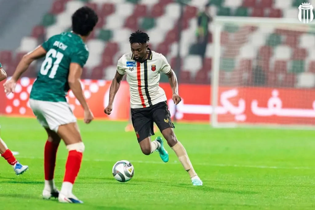 برنارد مينساه يصنع هدفاً في فوز الرياض على الزلفي 2-0 بكأس الملك