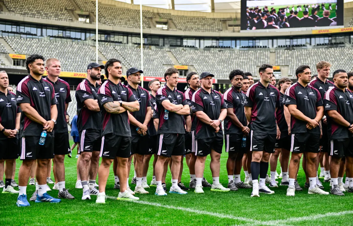 Les All Blacks battent les Lions 41-35, mais Anton Segner quitte la tournée sur blessure