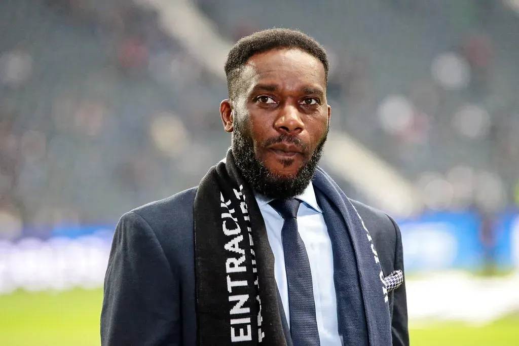 Jay-Jay Okocha choisit Messi devant Ronaldo dans son dernier verdict sur le meilleur joueur de tous les temps