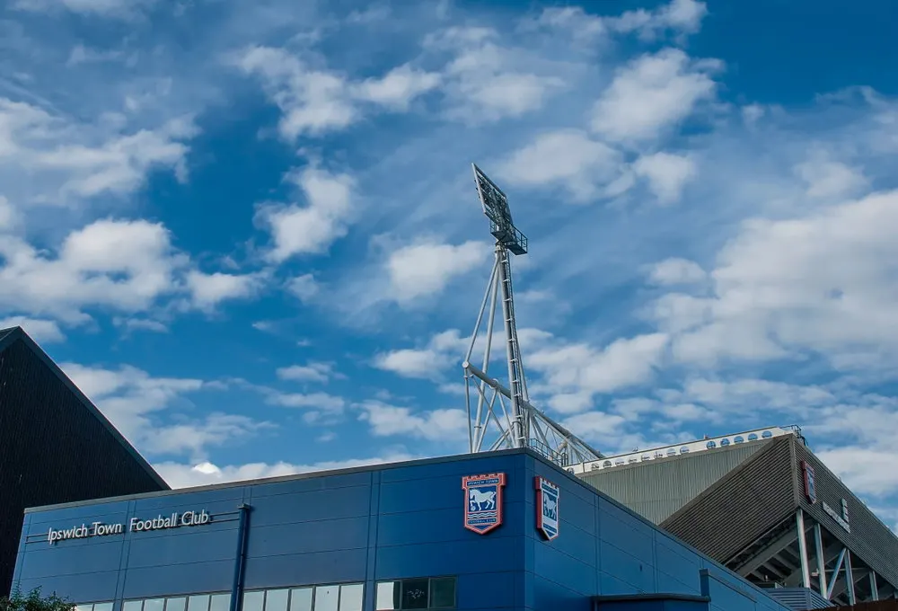 العرض الثاني من Ipswich Town لضم Palacios لا يزال دون تقييم Leverkusen