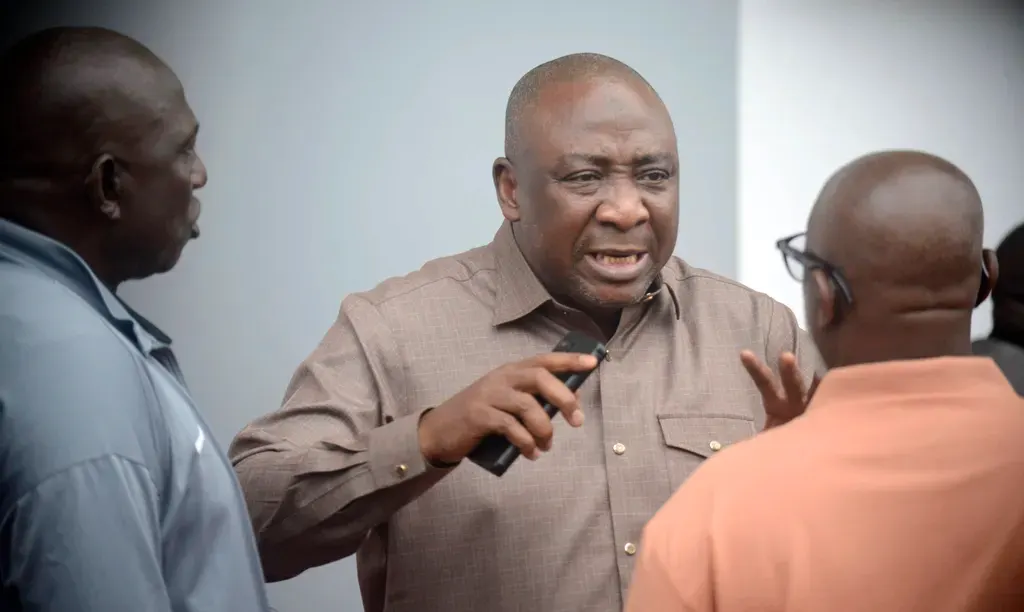 أُمهل الاتحاد النيجيري لكرة القدم 24 ساعة للاستقالة بعد إخفاقات النسور والصقور الممتازة