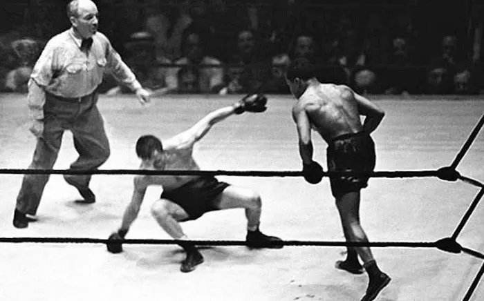 أرمسترونغ يهزم أمبرز في 15 جولة في نزال عام 1938 لا يزال محفوراً في الذاكرة