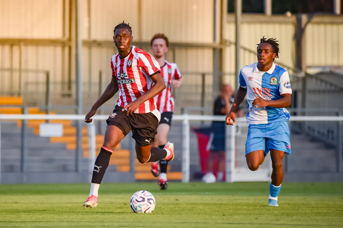Le milieu de Southampton Moses Sesay rejoint Colchester en prêt pour une saison