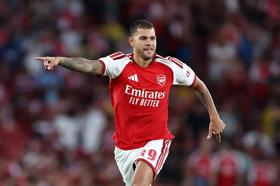 Bruno Guimarães vise des trophées avec Arsenal et a encore de la place pour de nouveaux tatouages