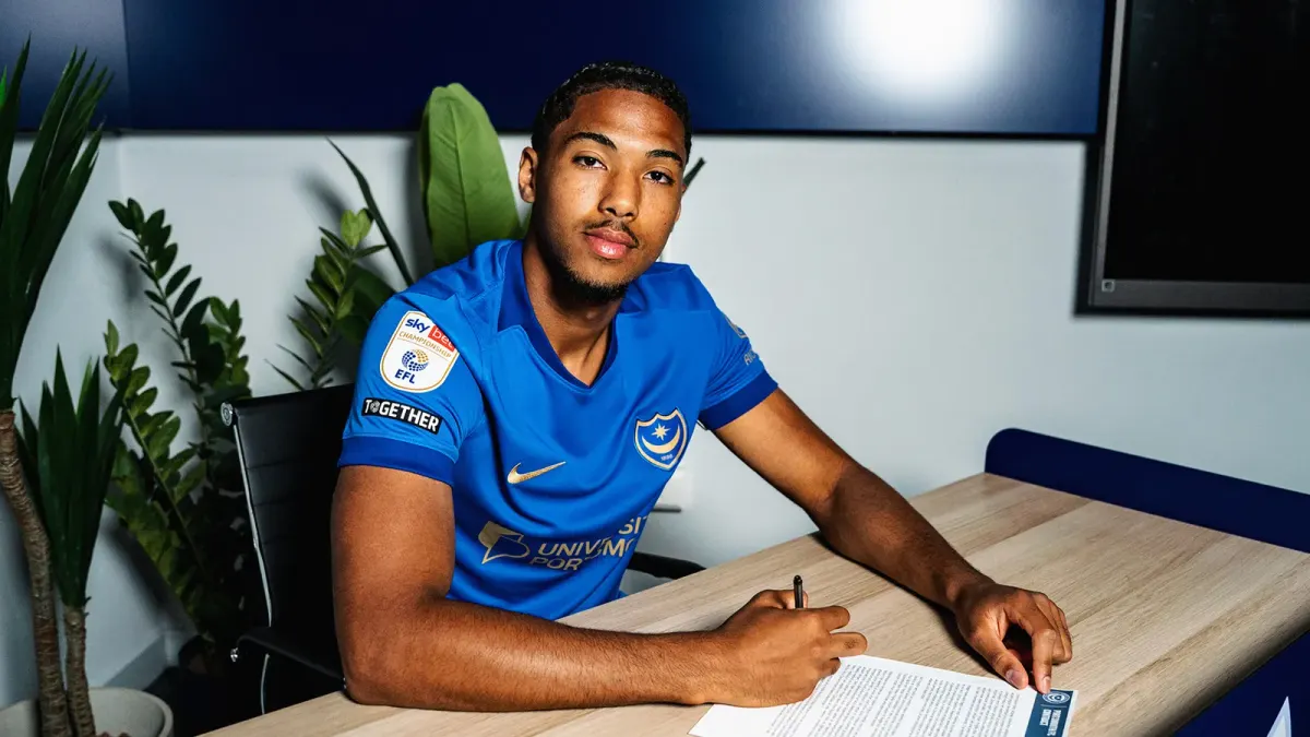 بنجامين آرثر ينضم إلى Portsmouth على سبيل الإعارة لمدة موسم كامل من Brentford