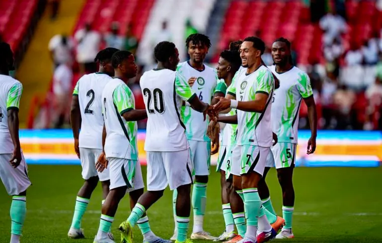 Brighton pousse pour un transfert record afin de recruter l’ailier nigérian Femi Azeez