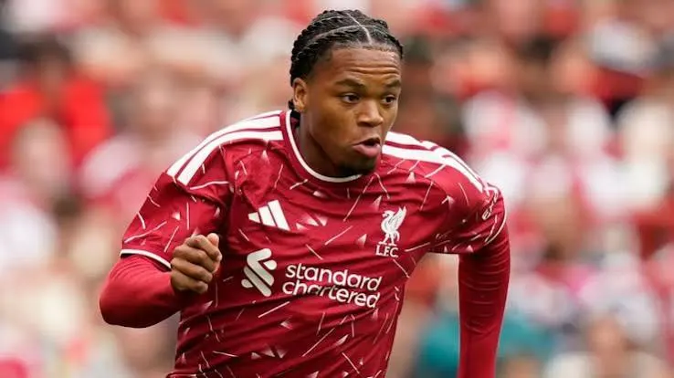 Heskey soutient Ngumoha comme doublure de Salah, mais exige des progrès à Liverpool