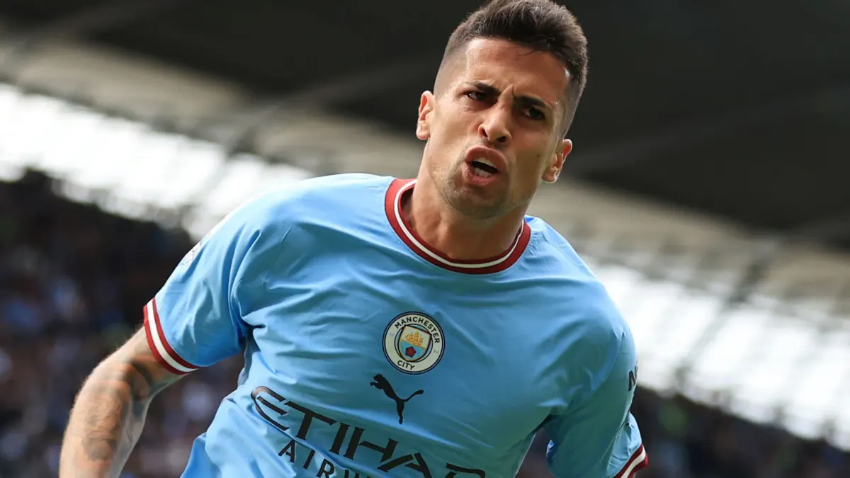 كانسيلو يقبل خفض راتبه لاختيار Barcelona على حساب الهلال