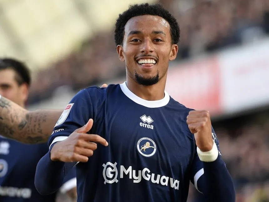 مدرب Millwall أليكس نيل يطالب بمبلغ كبير لبيع Femi Azeez
