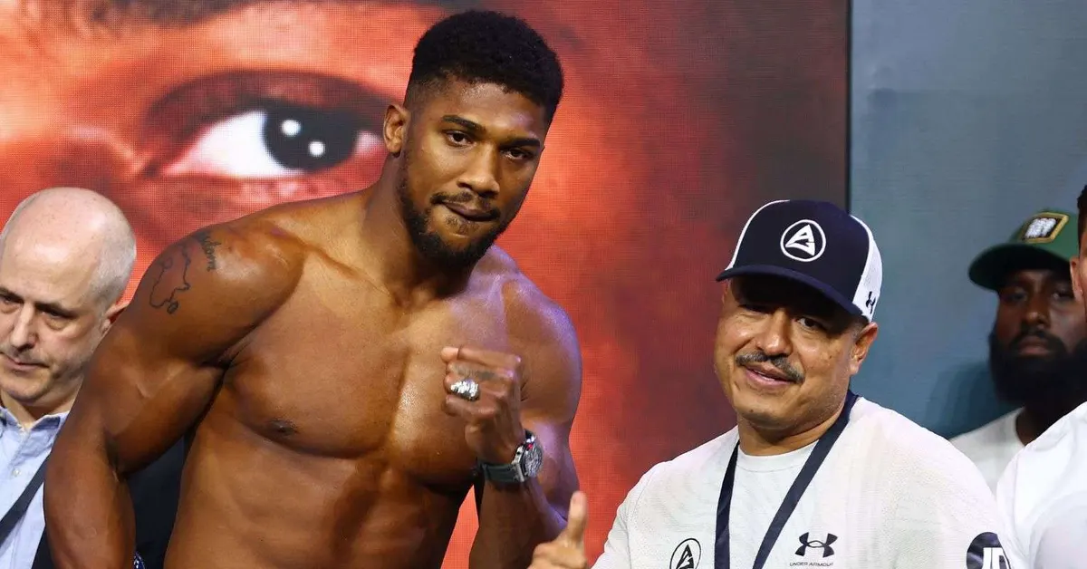 Robert Garcia says Anthony Joshua still has “insane” KO power